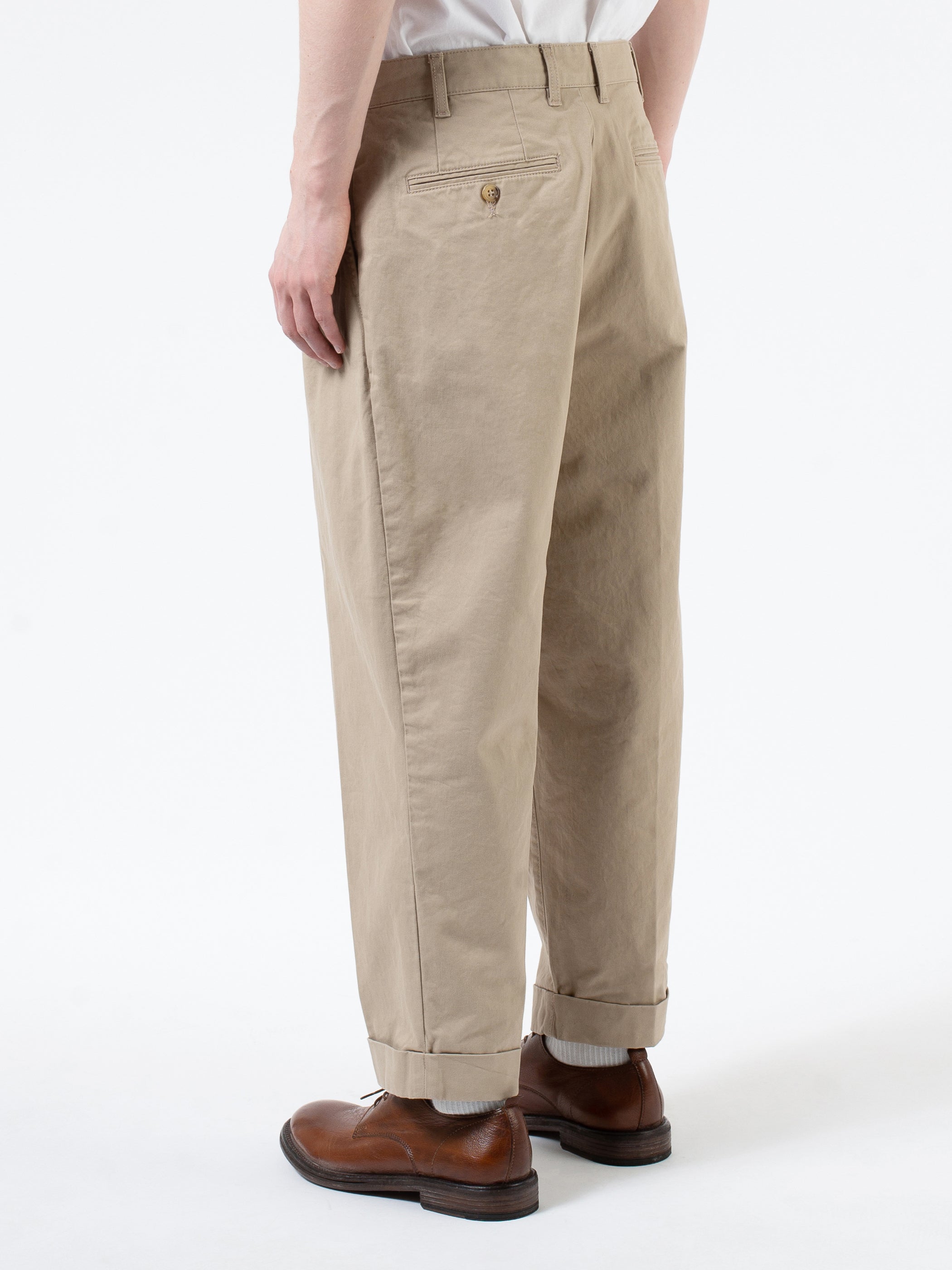 BEAMS PLUS - 2 Pleat Chino in Khaki – gravitypope