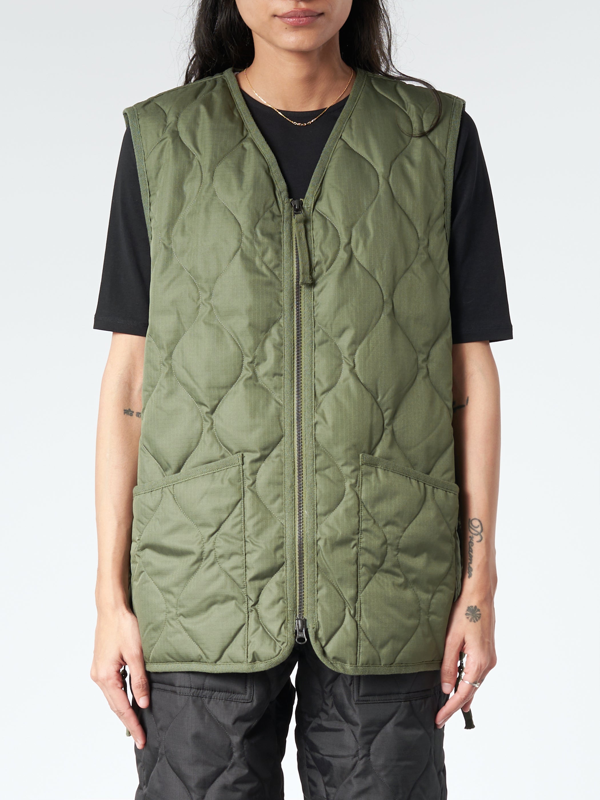 TAION - Military V-Neck Zip Down Vest in Coyote – gravitypope