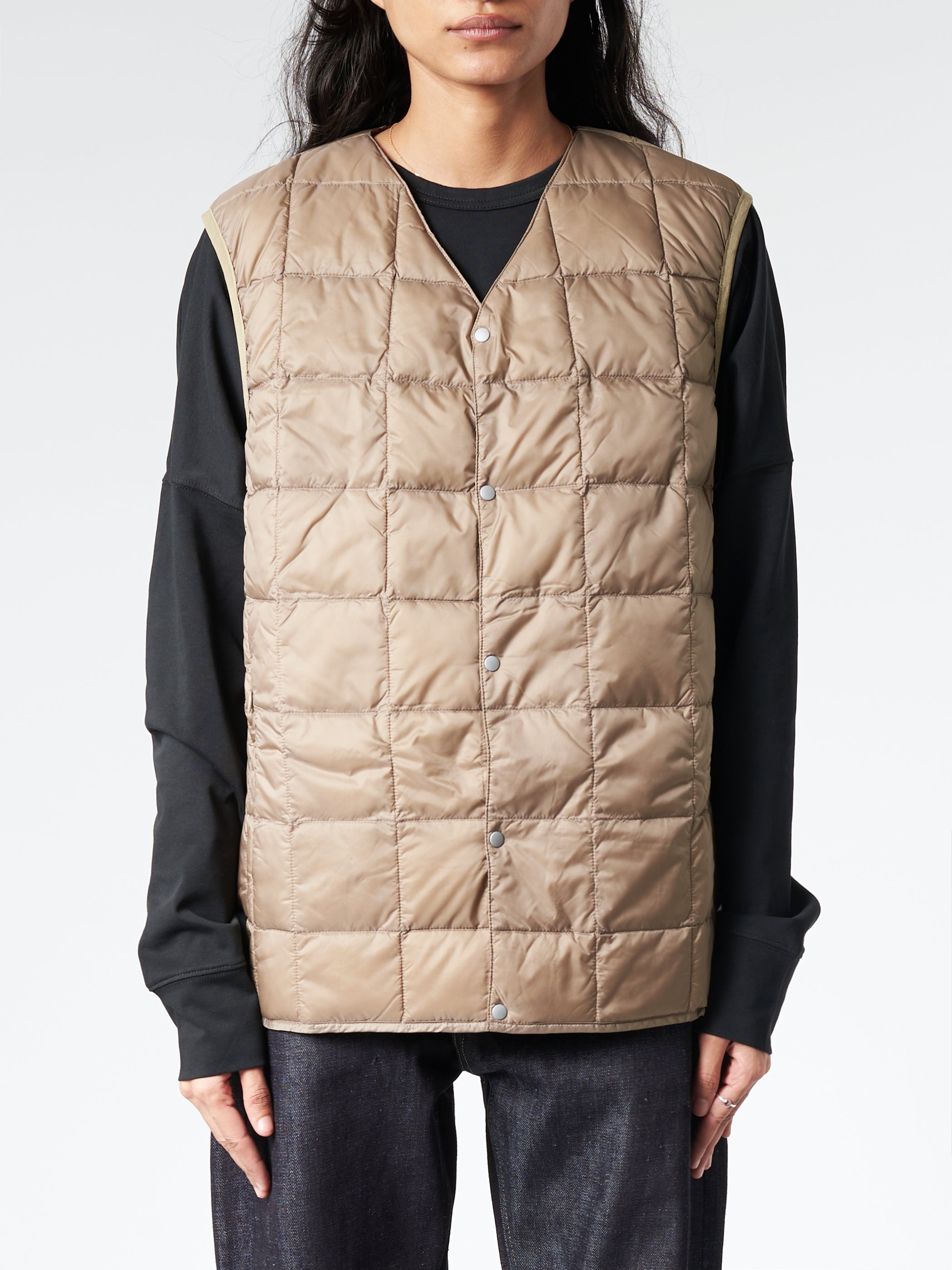 TAION - V-Neck Button Down Vest in Beige – gravitypope