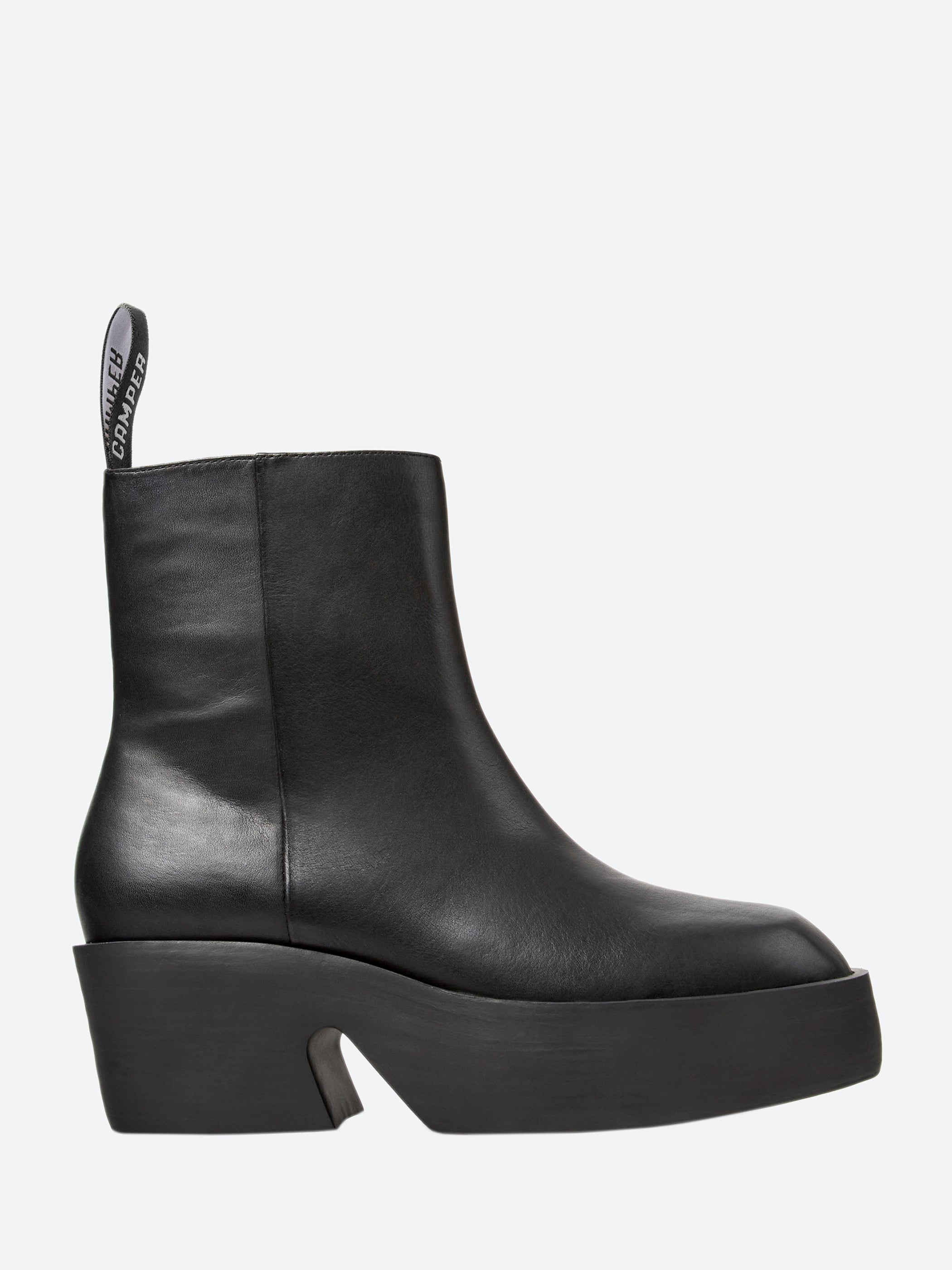 Camper Billie Ankle Boots in Black gravitypope