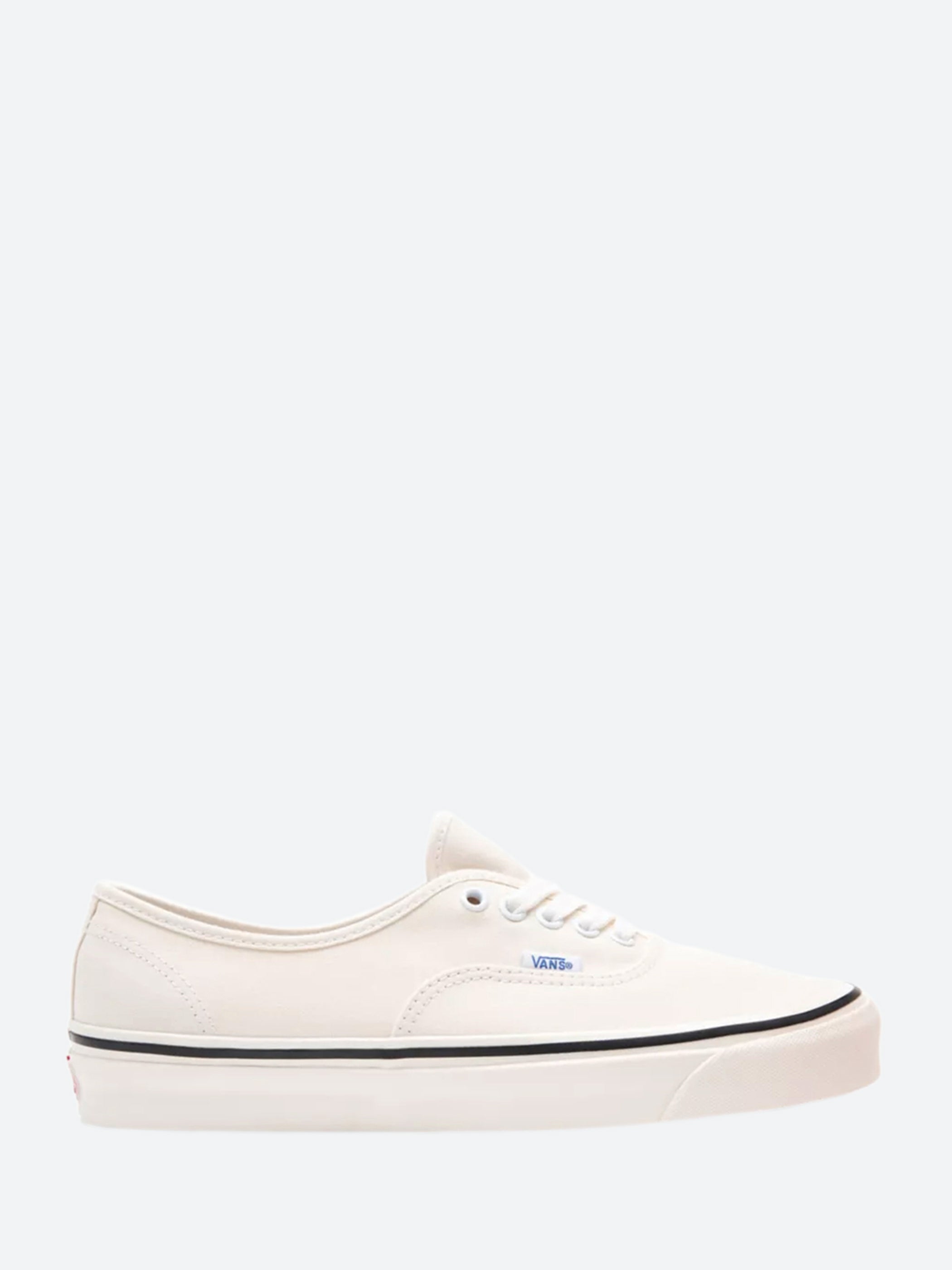 Vans Anaheim Factory Authentic 44 DX in White gravitypope